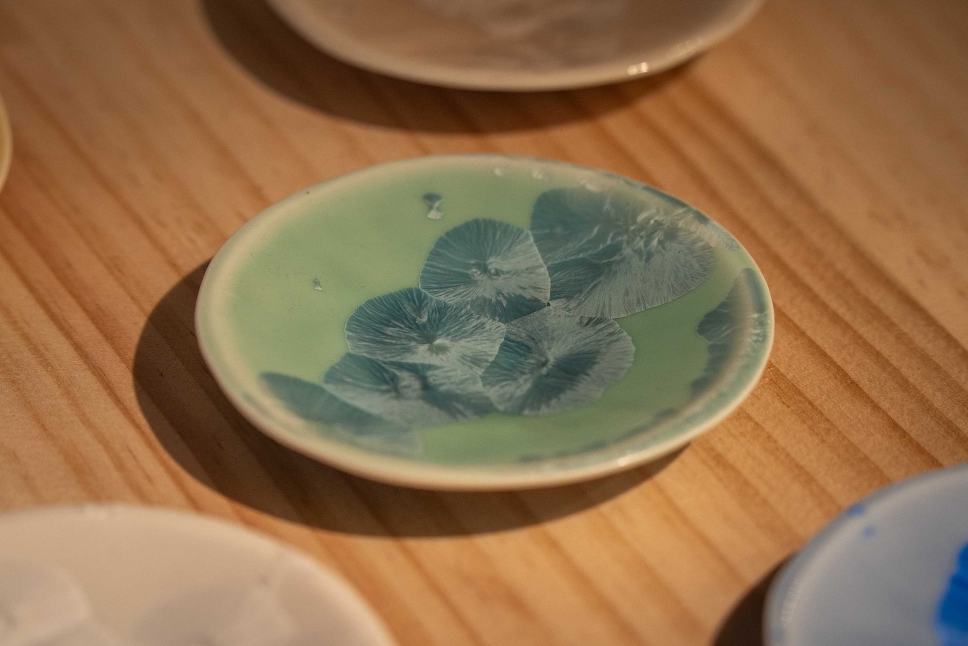 Hana-kessho Plate (Small) | KUMAGAI bown green  white yellow blue japan native simplynative 