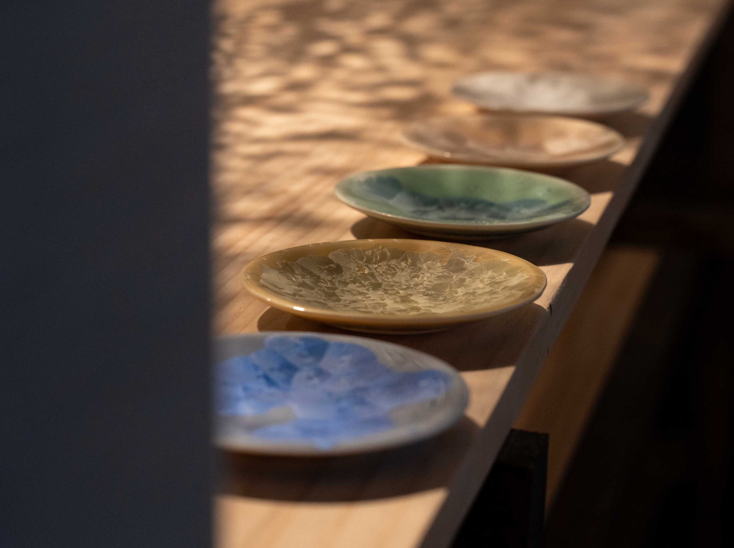 Hana-kessho Plate (Small) | KUMAGAI bown green  white yellow blue japan native simplynative 