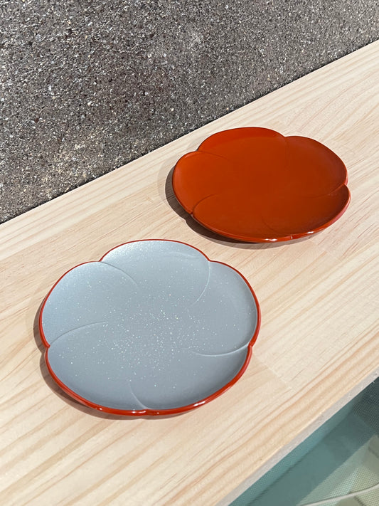 Lacquer Plum-shaped Plate | 井助商店 Isuke sho-ten