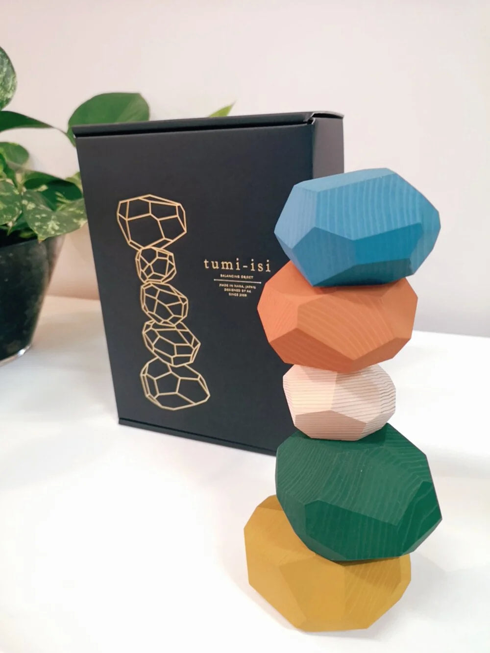 Tumi-isi balancing wooden blocks | BY: Daimon Kanno